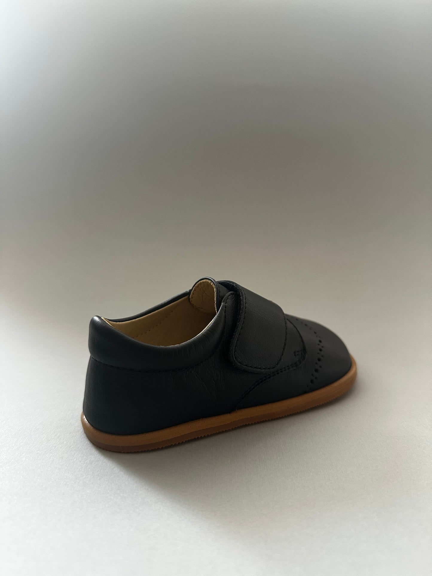 R quito barefoot kožne cipele